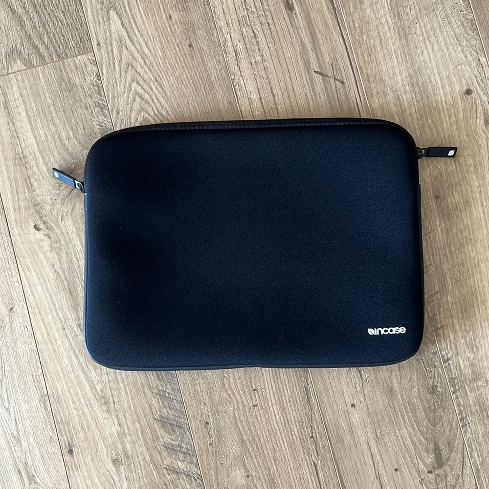 Incase laptop case